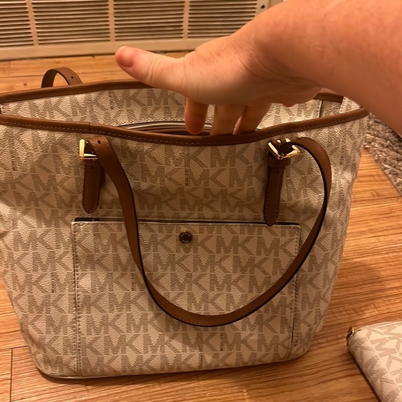 MK purse - Picture 1 of 3